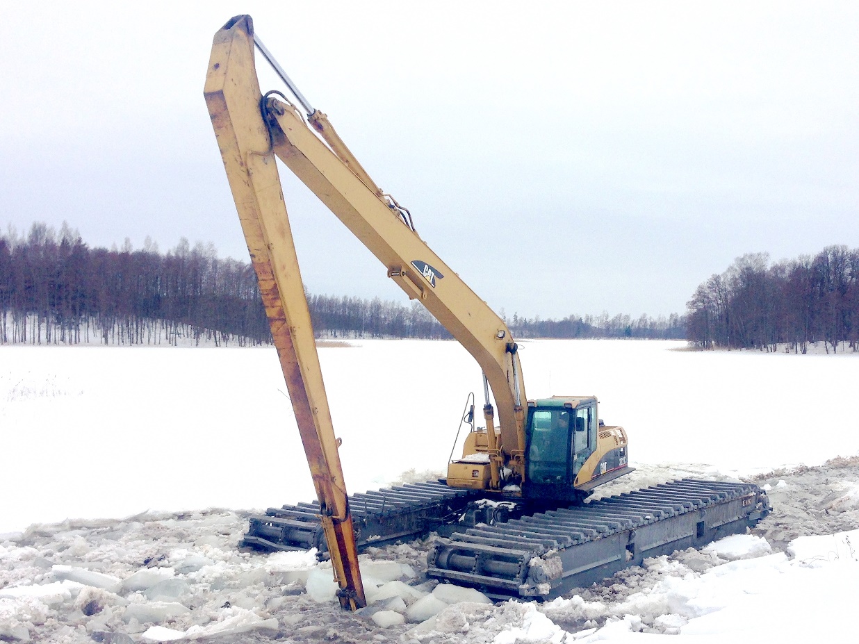 EIK Amphibious excavator working in frozen wetland EIK Amphibious excavator working in frozen wetland